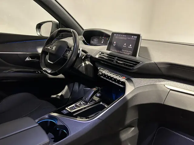 Peugeot 3008 1.6 PureTech GT Line 2020 Benzine 32