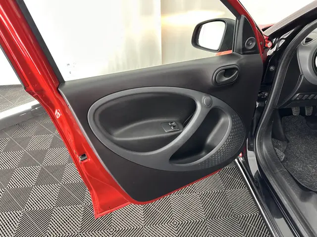 Smart Forfour 1.0 Pure Cool&Audio-Pack 2016 Benzine 20