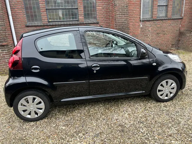 Peugeot 107 1.0 Active 2013 Benzine 10