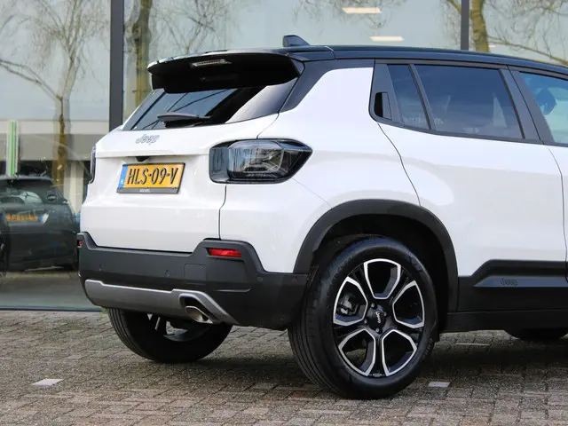 Jeep Avenger 1.2 e-Hybrid Summit 2025 Hybride Benzine 11