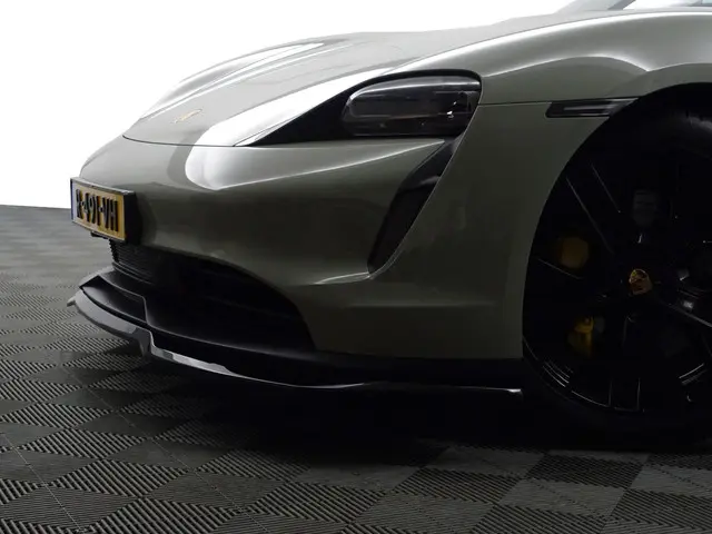 Porsche Taycan Performance 84kwh 2021 Elektrisch 34