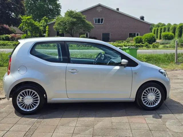 Volkswagen up! 1.0 high up! BlueMotion 2013 Benzine 4