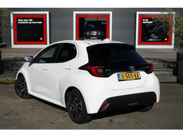 Toyota Yaris 1.5 Hybrid Dynamic 2023 Hybride Benzine 7