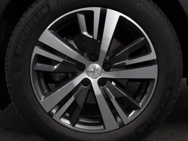 Peugeot 3008 1.2 PureTech Allure 2024 Benzine 12