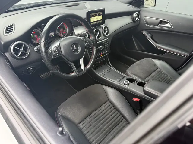 Mercedes-Benz GLA 200 Prestige AMG 2015 Benzine 25