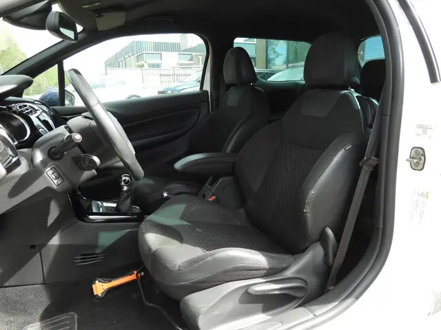 Citroën DS3 1.2 VTi So Chic 2013 Benzine 14