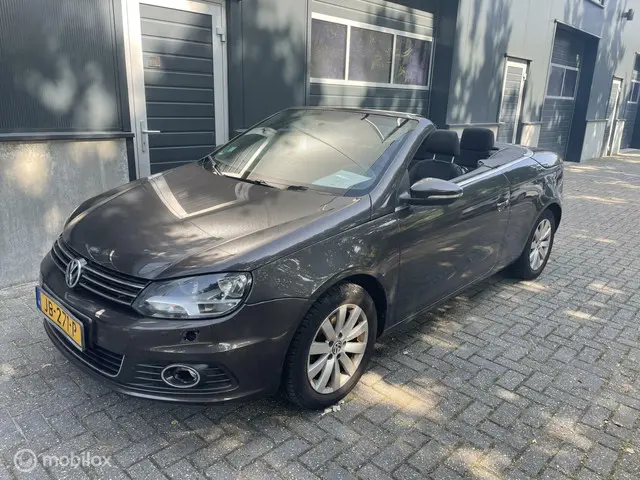 Volkswagen Eos 2014 180km airco/apk/nap/cruise 2014 Benzine 2
