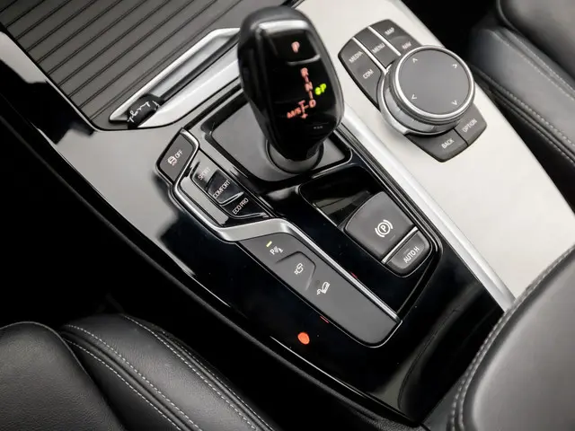 BMW X3 xDrive20i High Executive 2018 Benzine 30