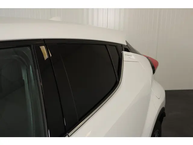 Toyota C-HR 1.8 Hybrid Dynamic, 2018 Hybride Benzine 27