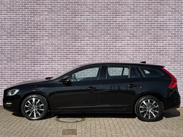 Volvo V60 1.5 T2 Polar+ Dynamic 2018 Benzine 24