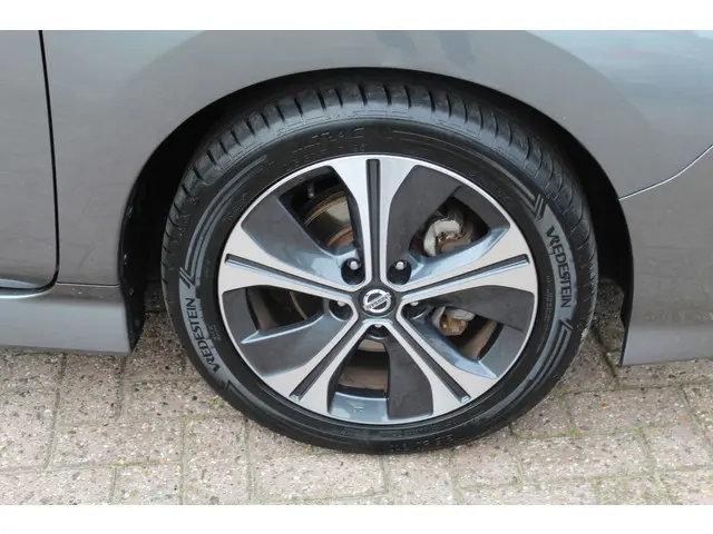 Nissan Leaf Tekna 40 kWh//360 CAMERA//NAVI!! 2019 Elektrisch 25