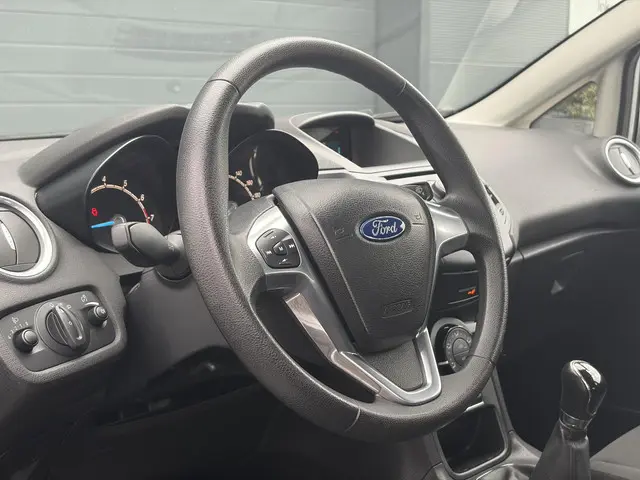 Ford Fiesta 1.0 Champion 2013 Benzine 6