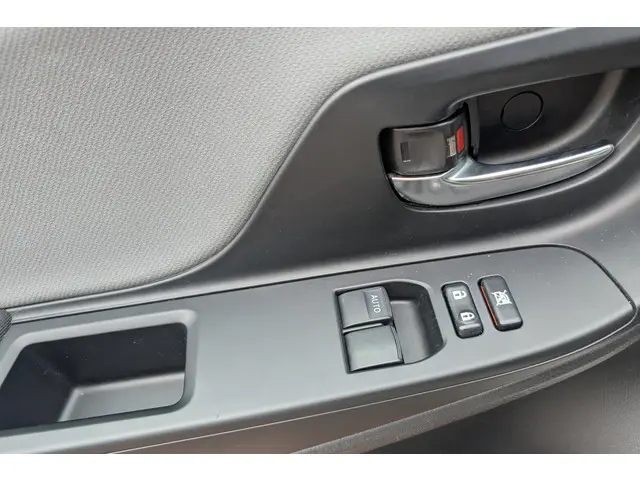 Toyota Yaris 1.5 Hybrid Lease 2015 Hybride Benzine 19