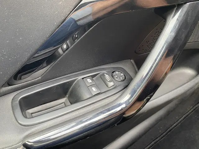 Peugeot 208 1.2 VTi Allure 2012 Benzine 22