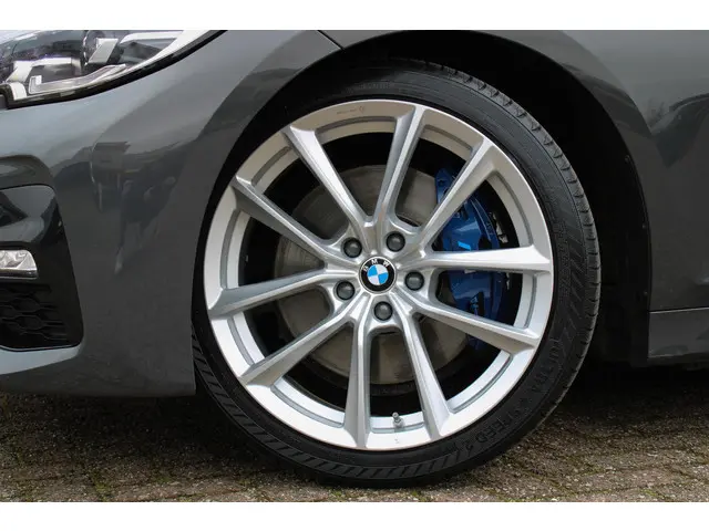 BMW 3 Serie 330i High Executive Edition 2019 Benzine 41