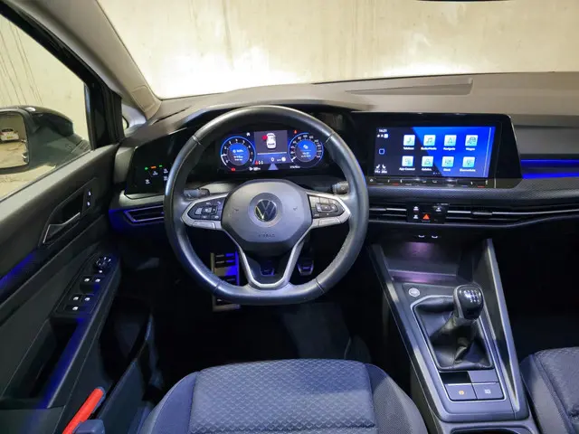 Volkswagen Golf 1.0 TSI Life Business 2021 Benzine 22