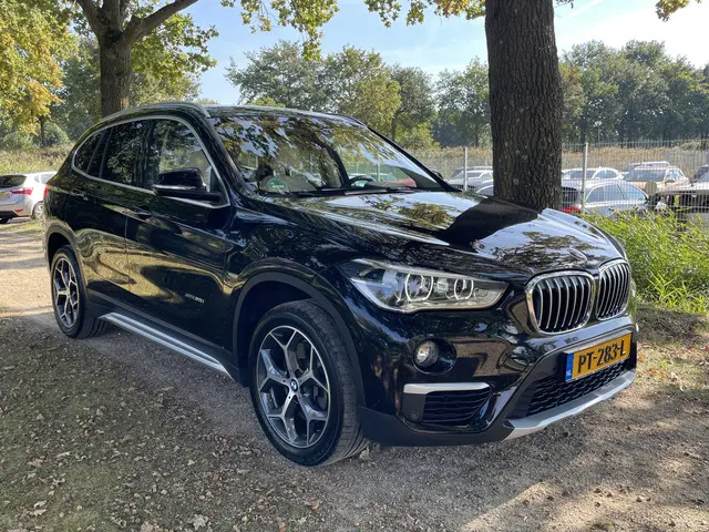 BMW X1 xDrive20i High Executive 2017 Benzine 4