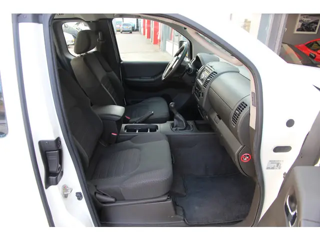Nissan Navara 2.5 dCi XE King Cab 2012 Diesel 31