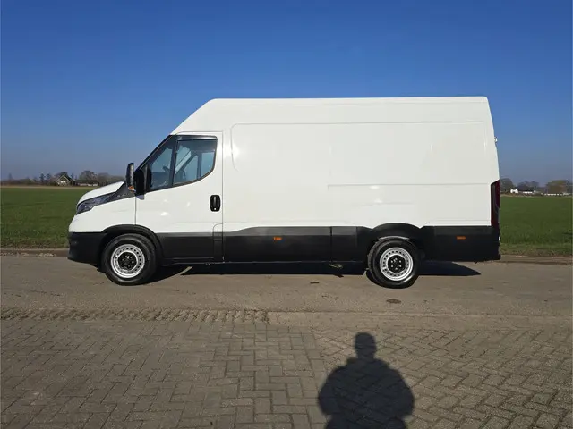 Iveco Daily 35S14V 2.3 352L H2 2021 Diesel 2