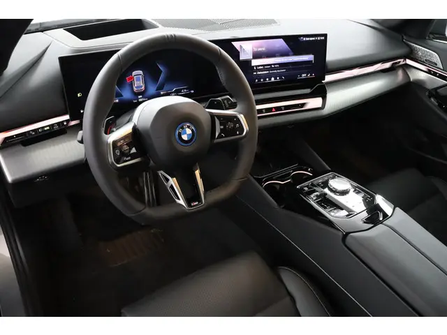 BMW 5 Serie Touring 550e xDrive 2025 Hybride Benzine 48