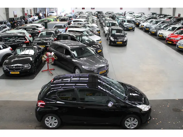 Peugeot 208 1.2 VTi Active 2014 Benzine 23