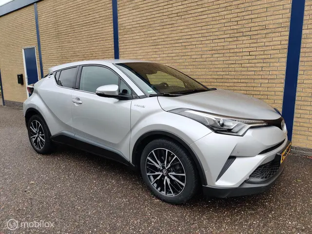 Toyota C-HR 1.8 Hybrid Executive 2018 Hybride Benzine 25