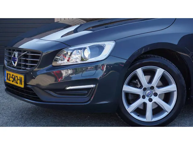 Volvo V60 1.5 123PK T2 Automaat Kinetic 2017 Benzine 36