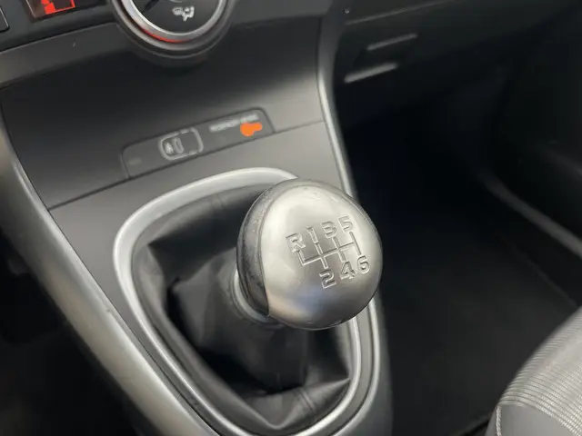 Toyota Verso 1.8 VVT-i Dynamic 7 Persoons 2016 Benzine 16