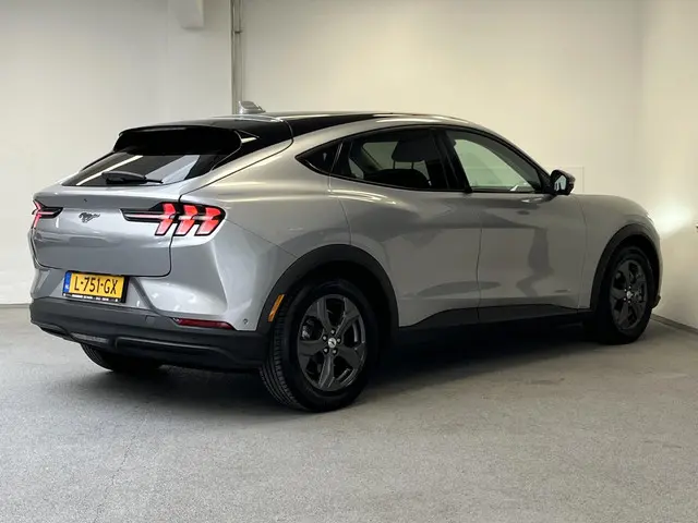 Ford Mustang Mach-E RWD 75 kWh 2021 Elektrisch 2