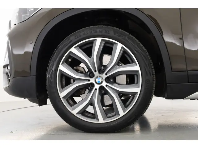 BMW X1 sDrive20i High Executive 2021 Benzine 38