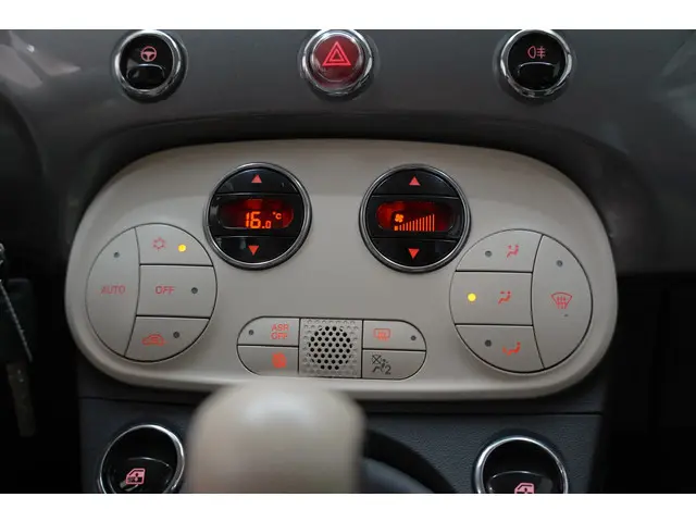 Fiat 500 1.0 Hybrid Dolcevita [ El.kap Climate ] 2022 Benzine 10