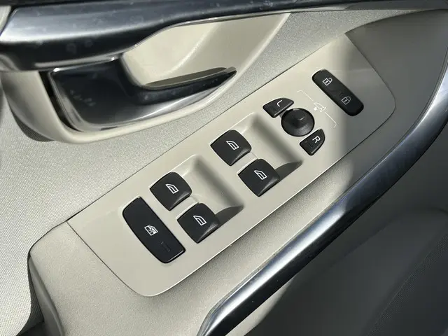 Volvo V40 2.0 T2 Momentum 2016 Benzine 21