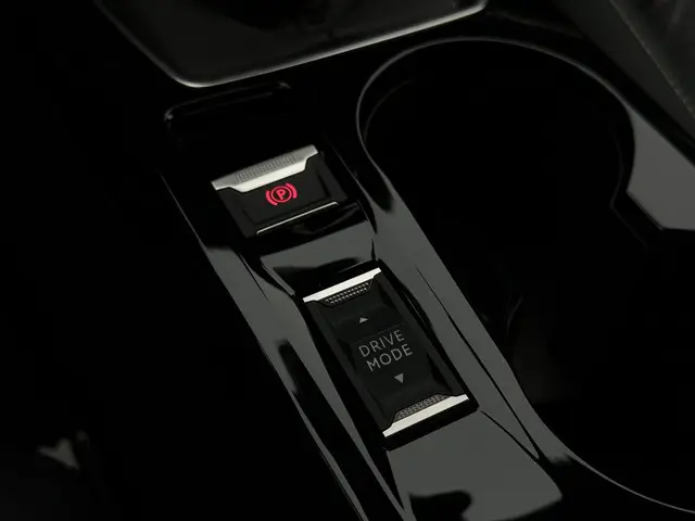 Peugeot 2008 1.2 PureTech Allure 2024 Benzine 26