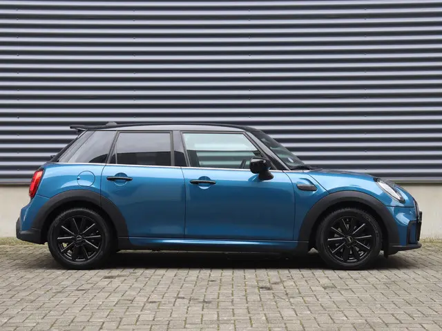 MINI 5-Deurs Cooper 2022 Benzine 5
