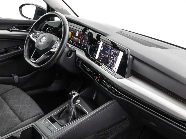 Volkswagen Golf 1.5 TSI 130pk Life 2020 Benzine 27