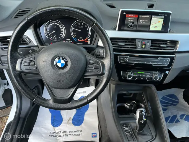 BMW X1 sDrive18i High Executive 2019 Benzine 25