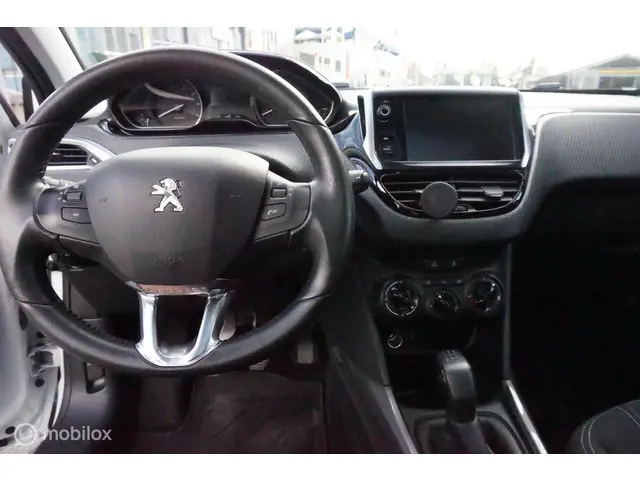 Peugeot 2008 1.2 PureTech Blue Lion 2018 Benzine 7