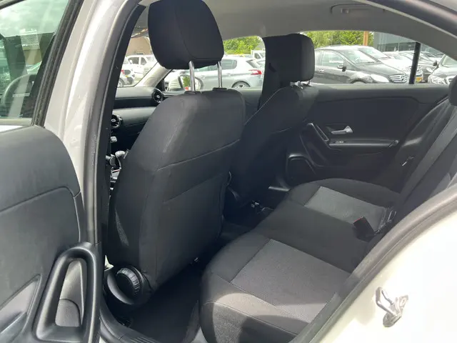 Mercedes-Benz A-Klasse 180 2020 Benzine 17