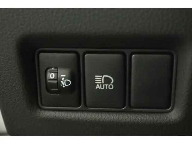 Toyota C-HR 1.8 Hybrid Bi-Tone 2017 Hybride Benzine 30