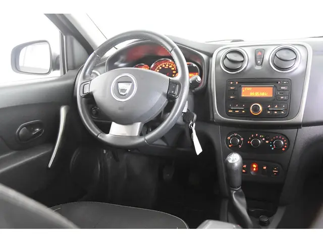 Dacia Sandero 0.9 TCe Ambiance *Nieuwe APK* 2013 Benzine 18