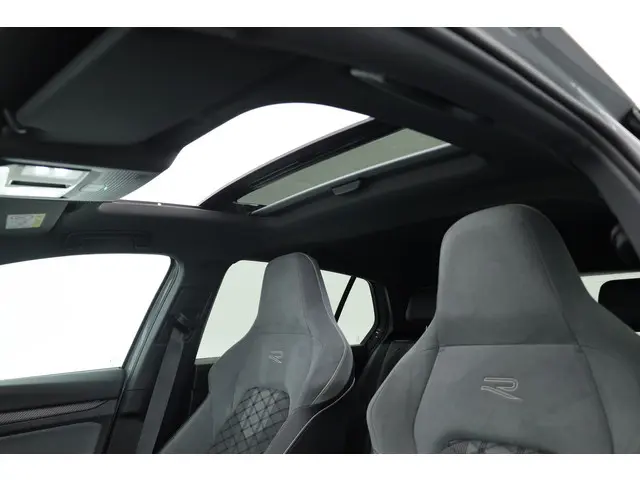 Volkswagen Golf 1.5 eTSI R-Line 2022 Benzine 31