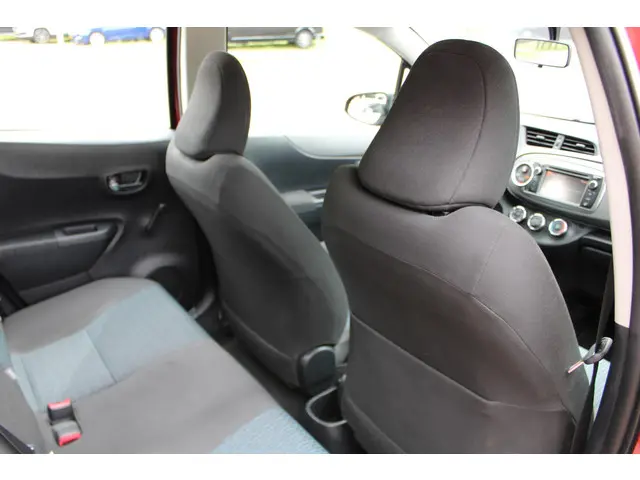 Toyota Yaris 1.3 2013 Benzine 16