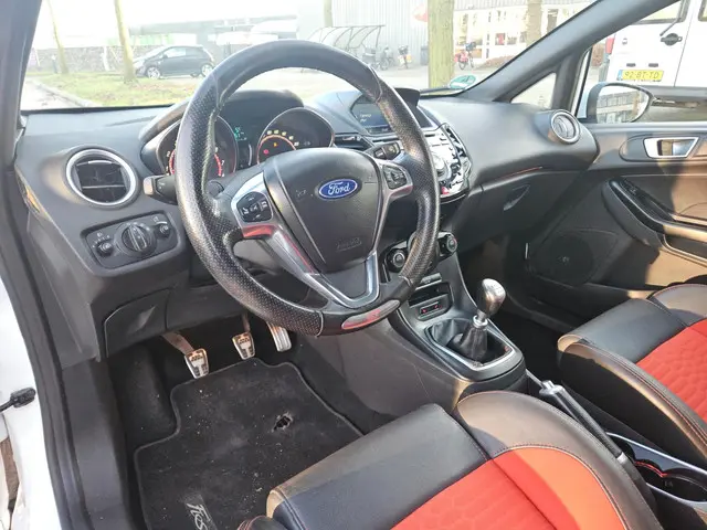 Ford Fiesta 1.6 ST1 134KW 182PK MOOIE AUTO 2014 Benzine 15