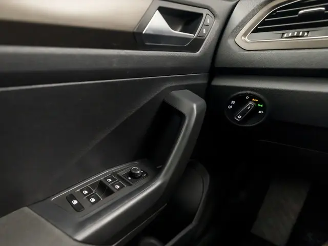 Volkswagen T-Roc 1.5 TSI Sport 2019 Benzine 18