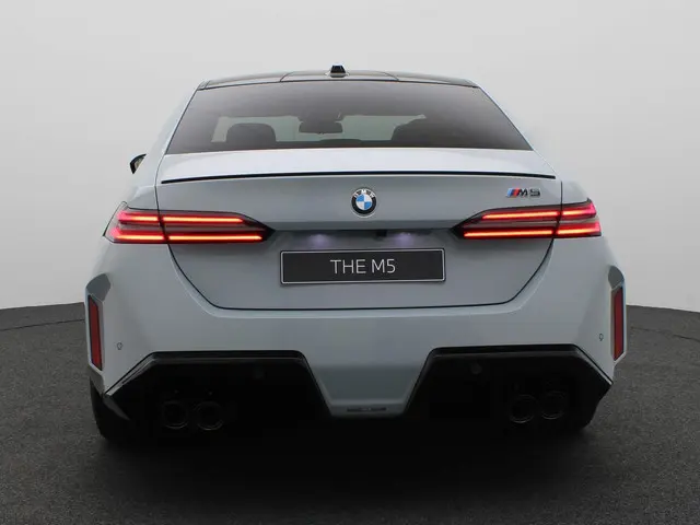 BMW M5 Sedan 2025 Hybride Benzine 30