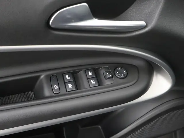 Jeep Avenger 1.2 Altitude 2024 Benzine 24