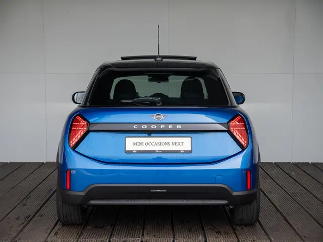 MINI 5-Deurs Cooper C 2024 Benzine 5