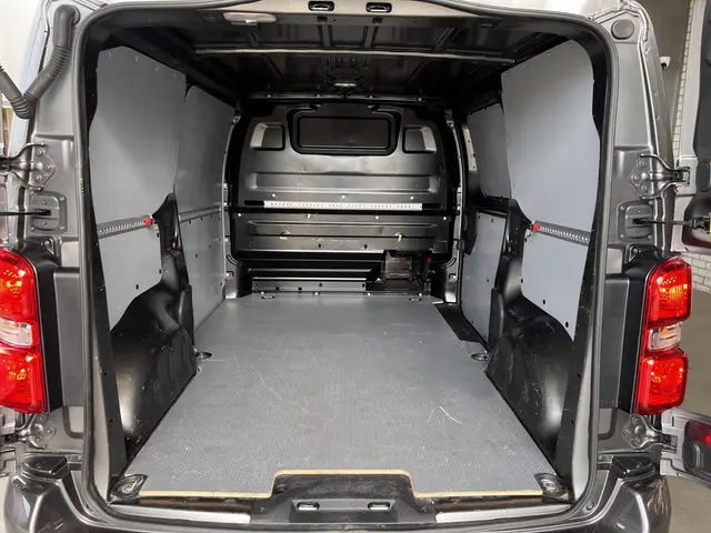 Peugeot Expert 2.0 BlueHDI 145 S&S 2023 Diesel 24