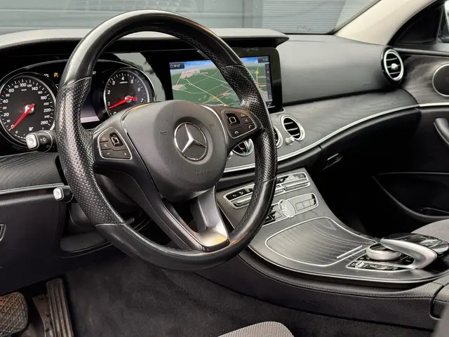 Mercedes-Benz E-Klasse 200 Premium 2018 Benzine 32