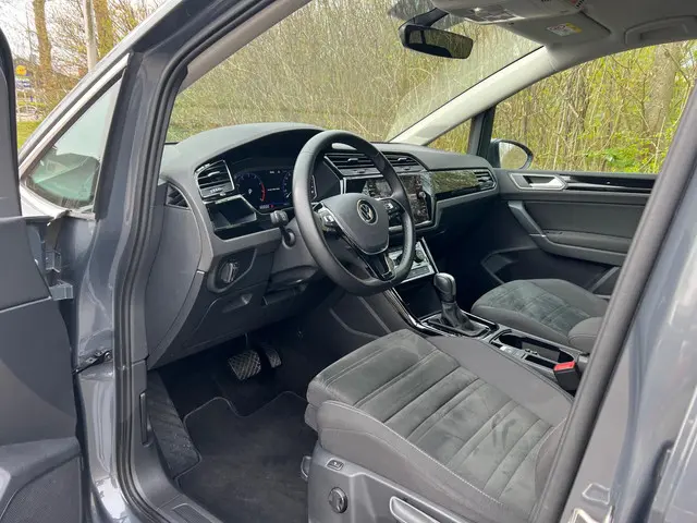 Volkswagen Touran 1.5 TSI Highline 7p, 1e eig. 2021 Benzine 10